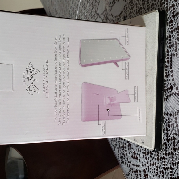 ESSENTIAL BEAUTY LED VANITY MIRROR - Picture 2 of 6